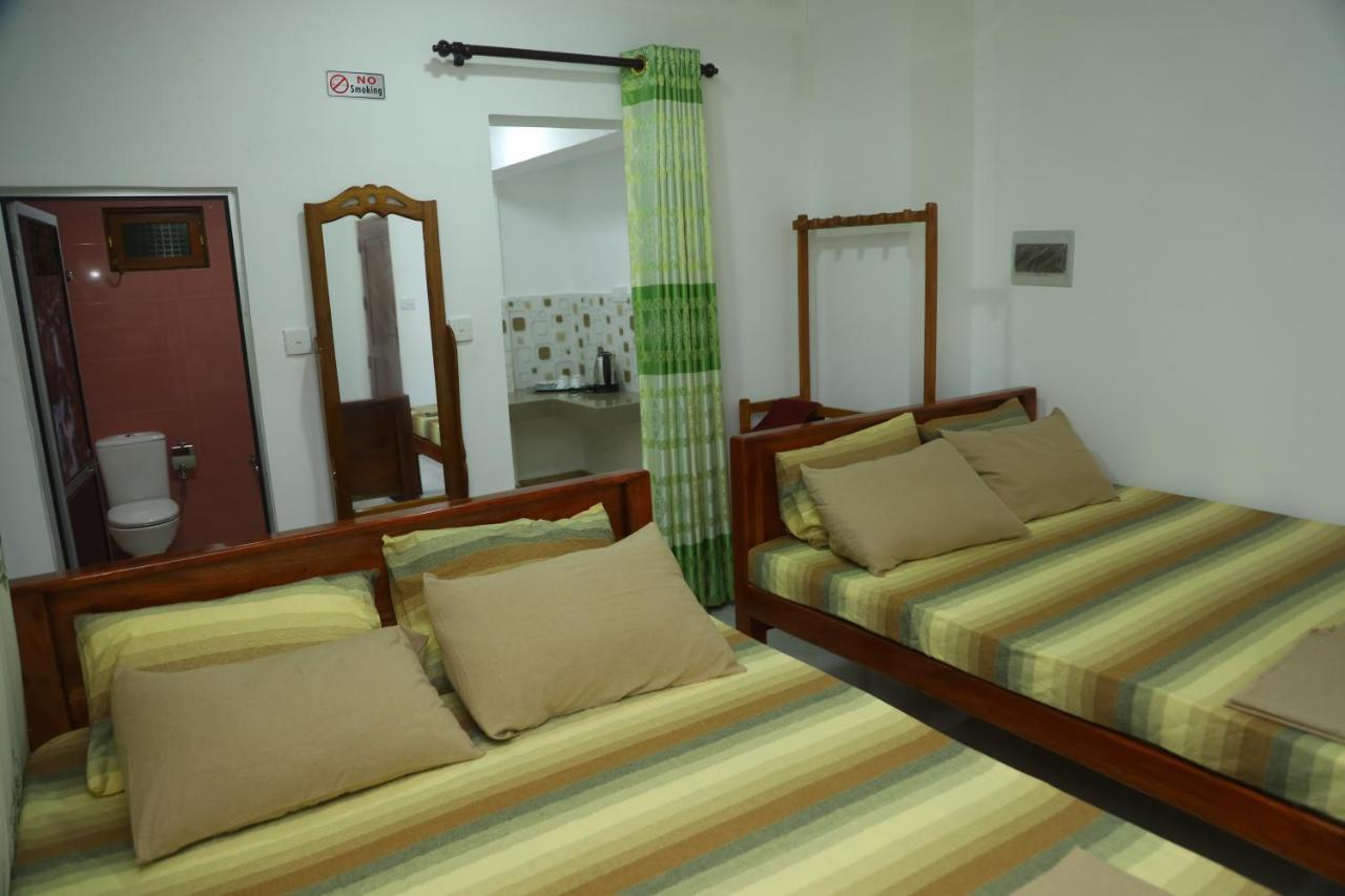 אנוראדפורה Forest View Home Stay מראה חיצוני תמונה