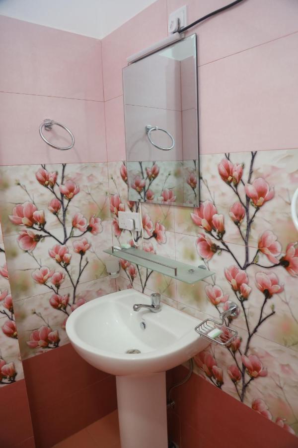 אנוראדפורה Forest View Home Stay מראה חיצוני תמונה